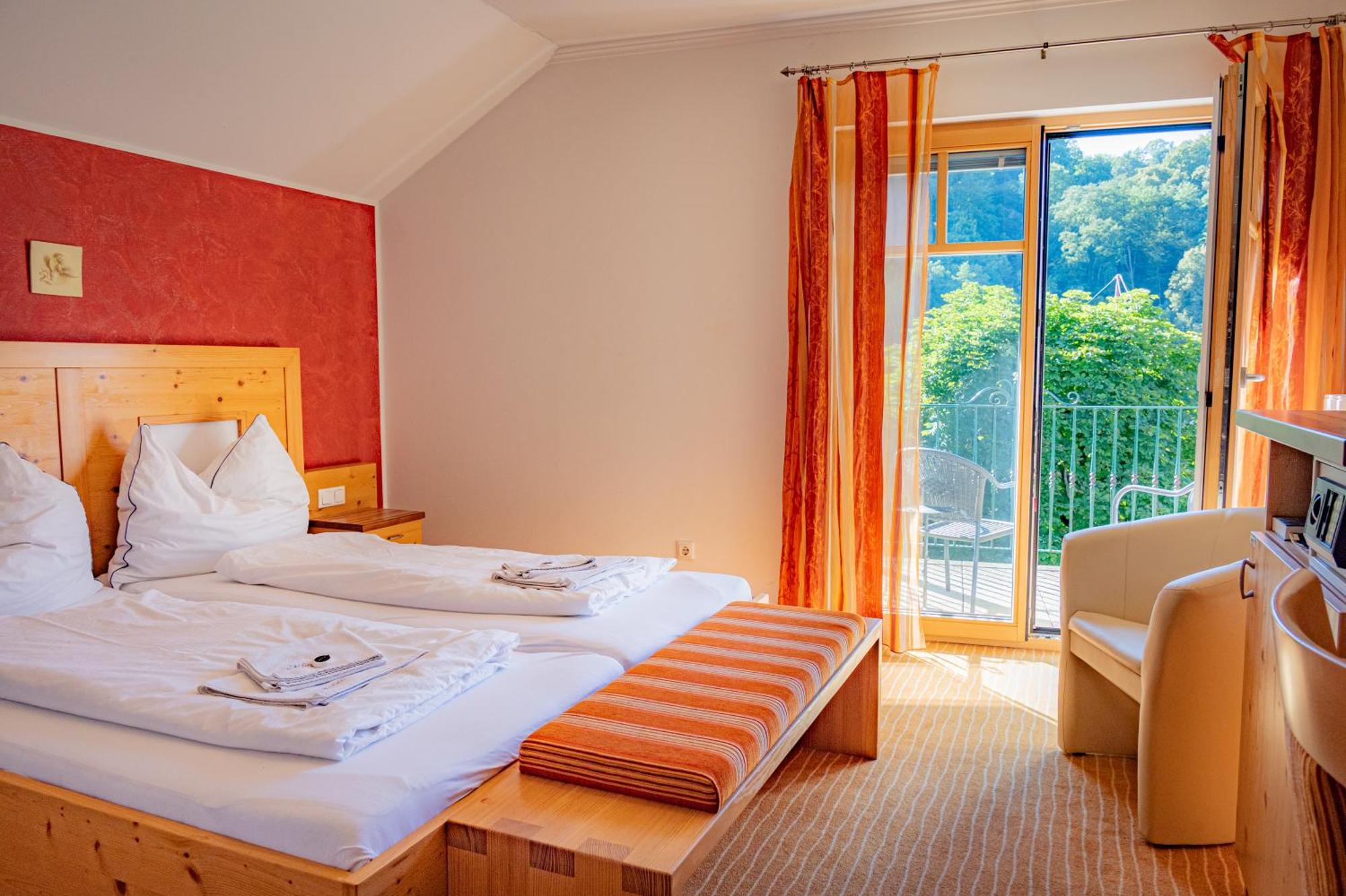 Landhotel Mariensaeule Wernstein am Inn エクステリア 写真
