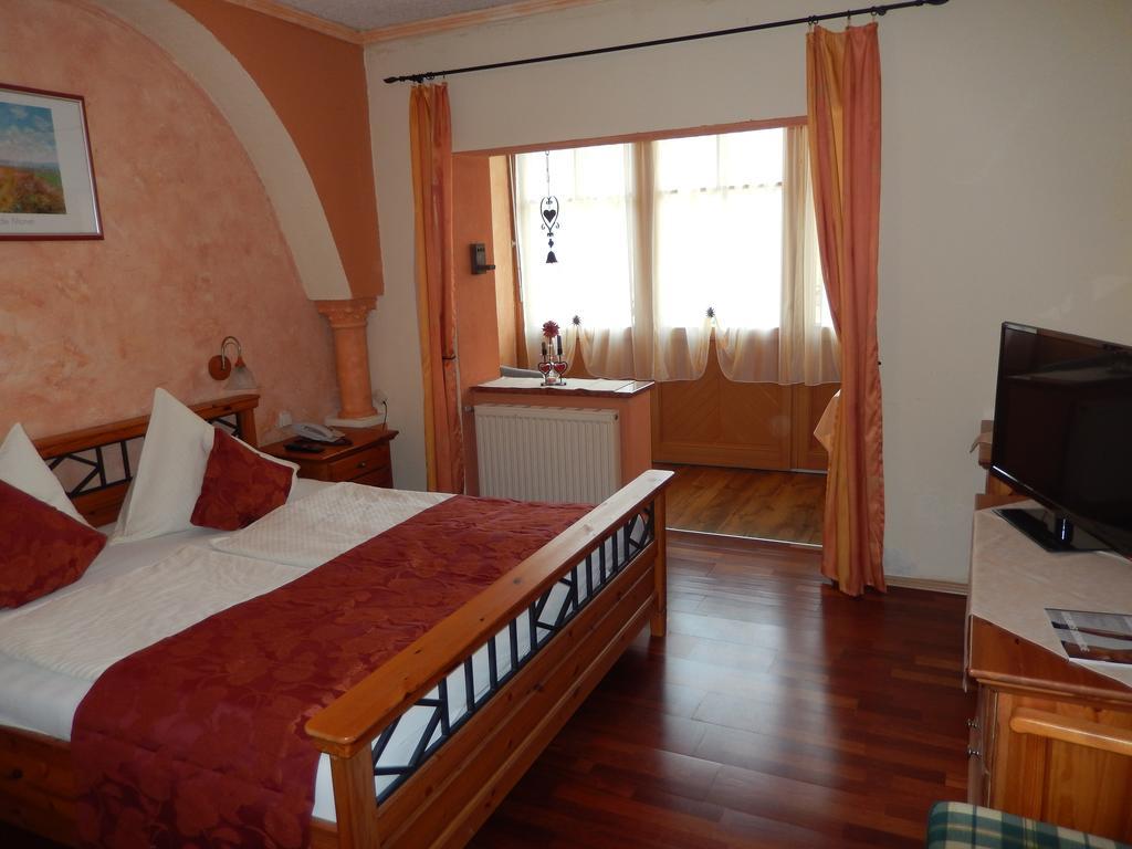 Landhotel Mariensaeule Wernstein am Inn エクステリア 写真