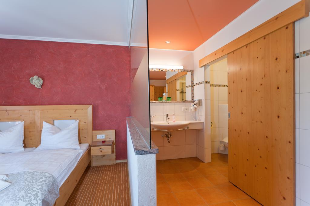 Landhotel Mariensaeule Wernstein am Inn エクステリア 写真