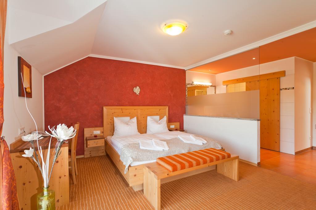 Landhotel Mariensaeule Wernstein am Inn エクステリア 写真